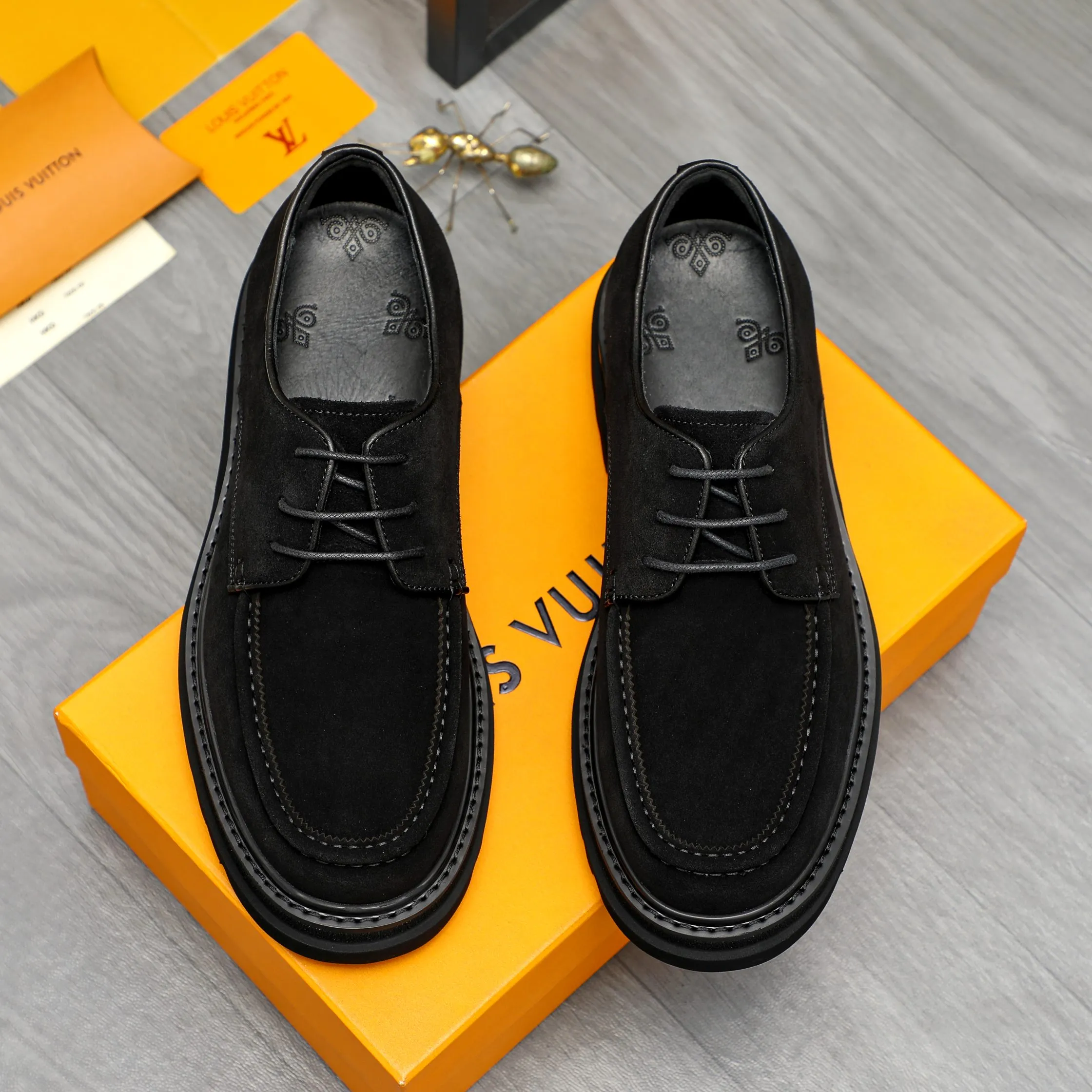 Men's shoes 💰620 Product trademark: LV "Louis Vuitton" business casual lace-up leather shoes Regular size: 37-46 Product materials: Selected high-quality frosted cowhide upper, pigskin lining, rubber outsole